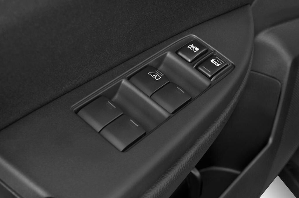 Subaru Legacy (Baujahr 2010) Sport 5 Türen Bedienungselemente Tür