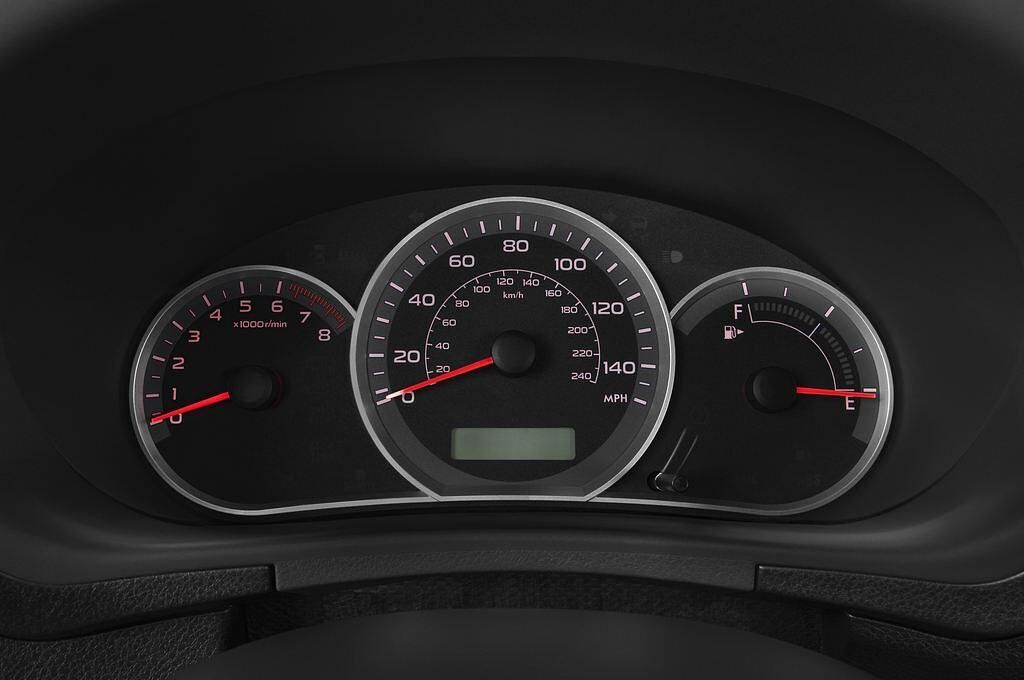 Subaru Impreza (Baujahr 2011) R 5 Türen Tacho und Fahrerinstrumente