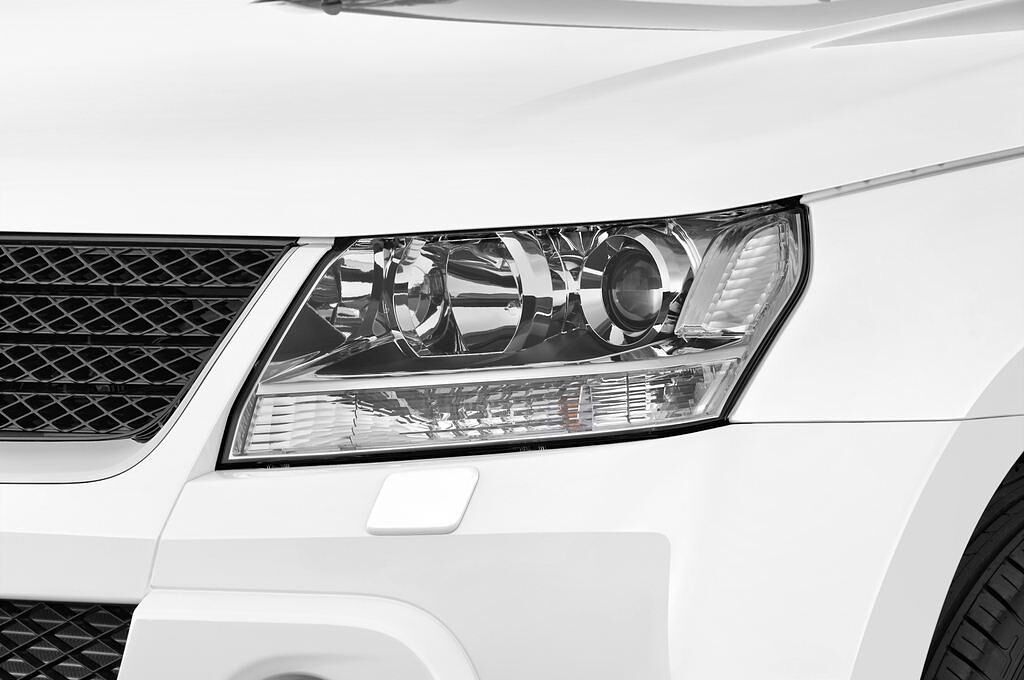 Suzuki Grand Vitara (Baujahr 2010) Comfort 5 Türen Scheinwerfer