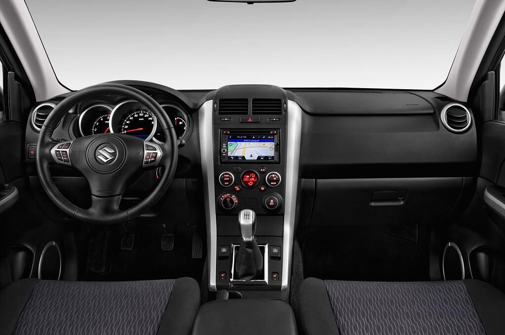 Suzuki Grand Vitara (Baujahr 2013) Comfort 5 Türen Cockpit und Innenraum