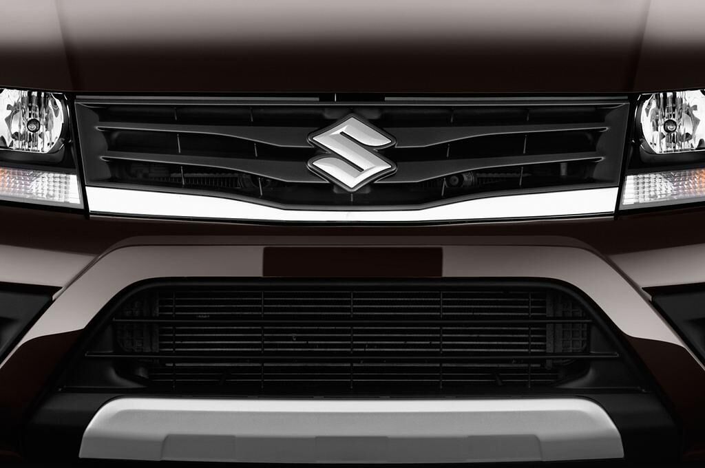 Suzuki Grand Vitara (Baujahr 2013) Comfort 5 Türen Kühlergrill und Scheinwerfer