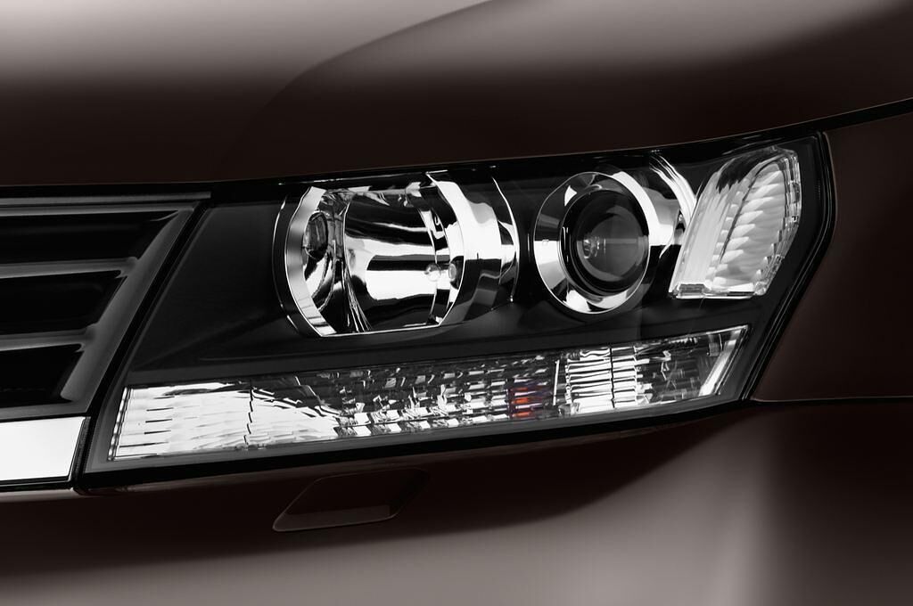 Suzuki Grand Vitara (Baujahr 2013) Comfort 5 Türen Scheinwerfer