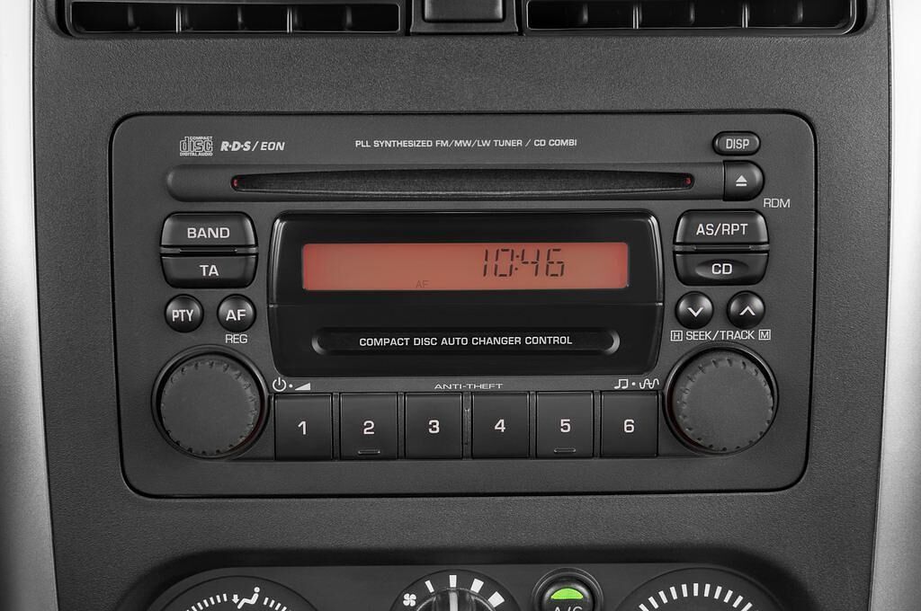 Suzuki Jimny (Baujahr 2010) Comfort 3 Türen Radio und Infotainmentsystem