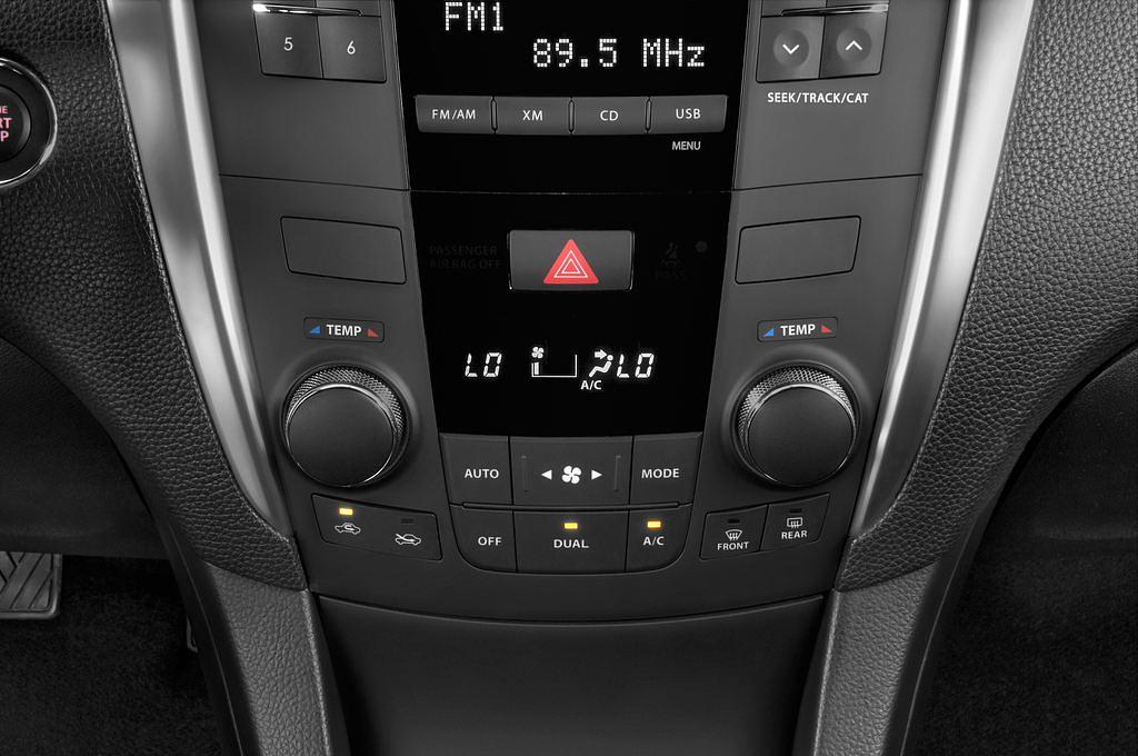 Suzuki Kizashi (Baujahr 2010) Sport 4 Türen Temperatur und Klimaanlage
