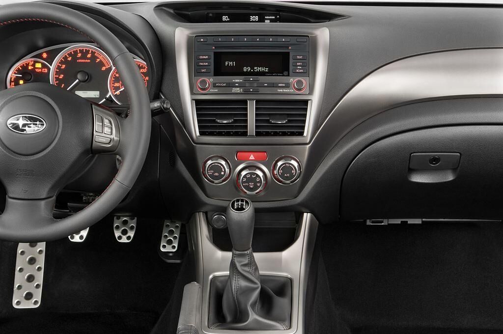 Subaru Impreza (Baujahr 2010) WRX STI 5 Türen Mittelkonsole