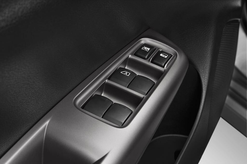 Subaru Impreza (Baujahr 2011) R 5 Türen Bedienungselemente Tür