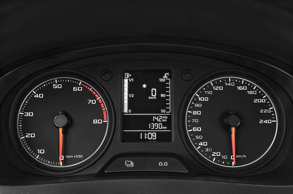 SEAT Toledo (Baujahr 2013) Reference 5 Türen Tacho und Fahrerinstrumente