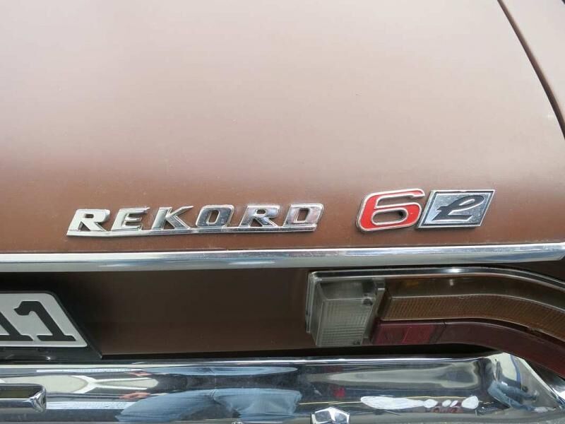 Opel Rekord beim Opel-Fan-Treffen in Oschersleben 2013.