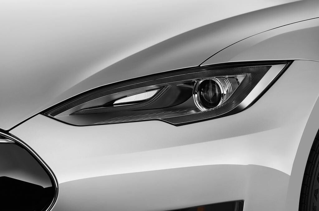 Tesla Model S (Baujahr 2014) S 5 Türen Scheinwerfer