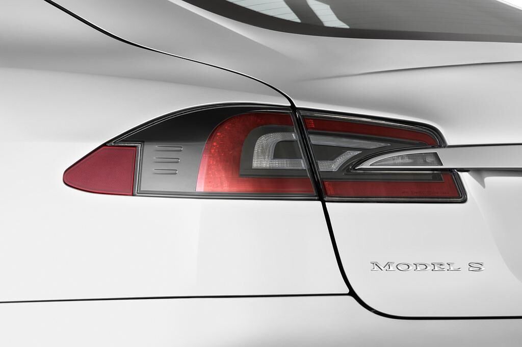Tesla Model S (Baujahr 2014) S 5 Türen Rücklicht