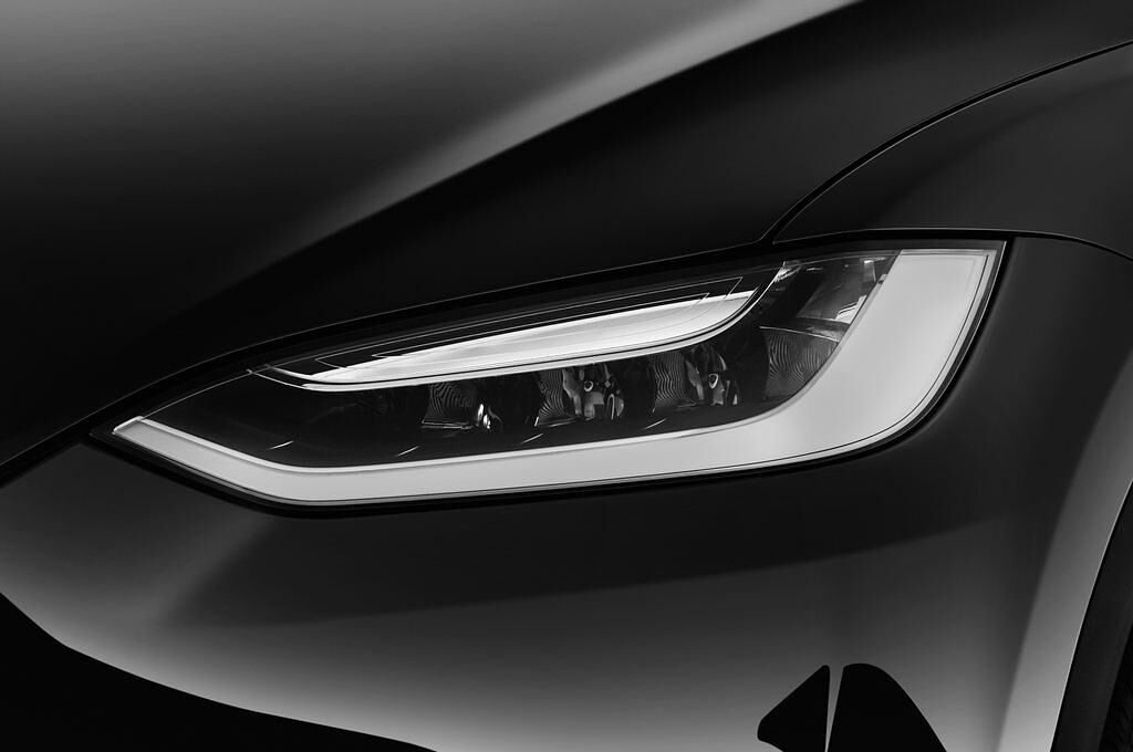 Tesla Model X (Baujahr 2017) 75D 5 Türen Scheinwerfer