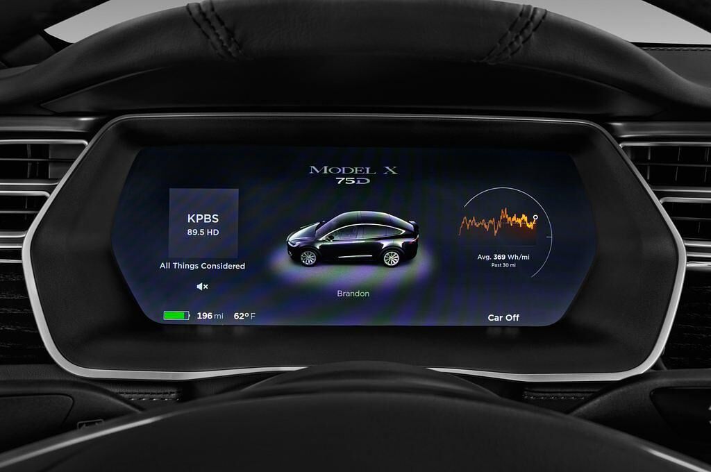 Tesla Model X (Baujahr 2017) 75D 5 Türen Tacho und Fahrerinstrumente