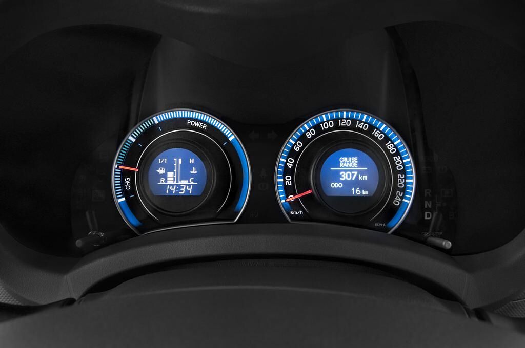 Toyota Auris (Baujahr 2011) Executive 5 Türen Tacho und Fahrerinstrumente