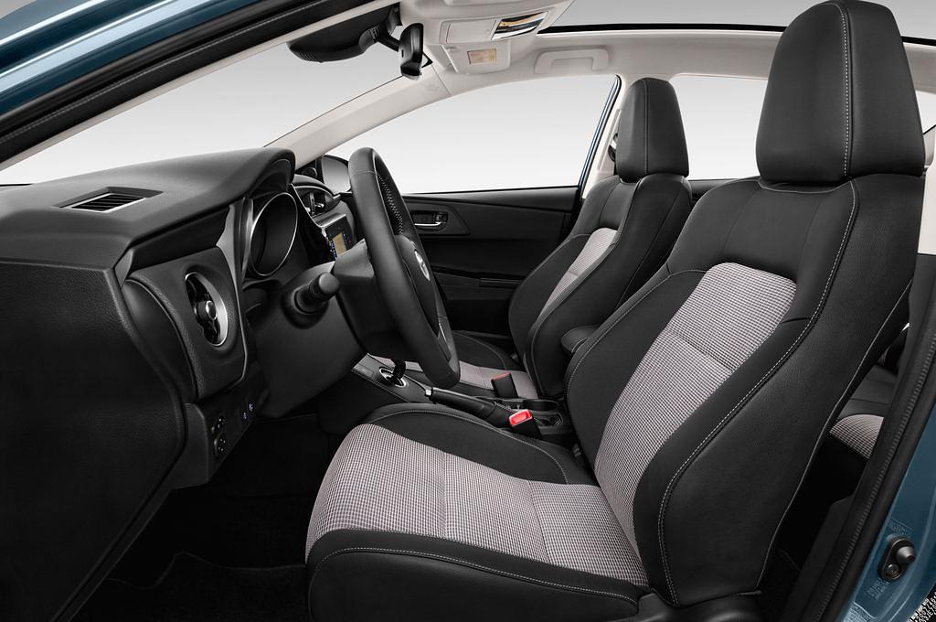 Toyota Auris (Baujahr 2015) Executive 5 Türen Vordersitze