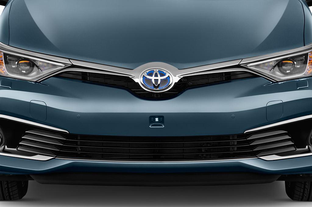 Toyota Auris (Baujahr 2015) Executive 5 Türen Kühlergrill und Scheinwerfer