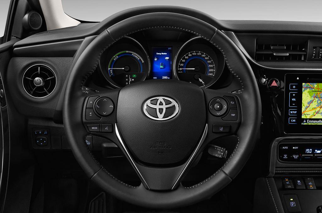 Toyota Auris (Baujahr 2015) Executive 5 Türen Lenkrad