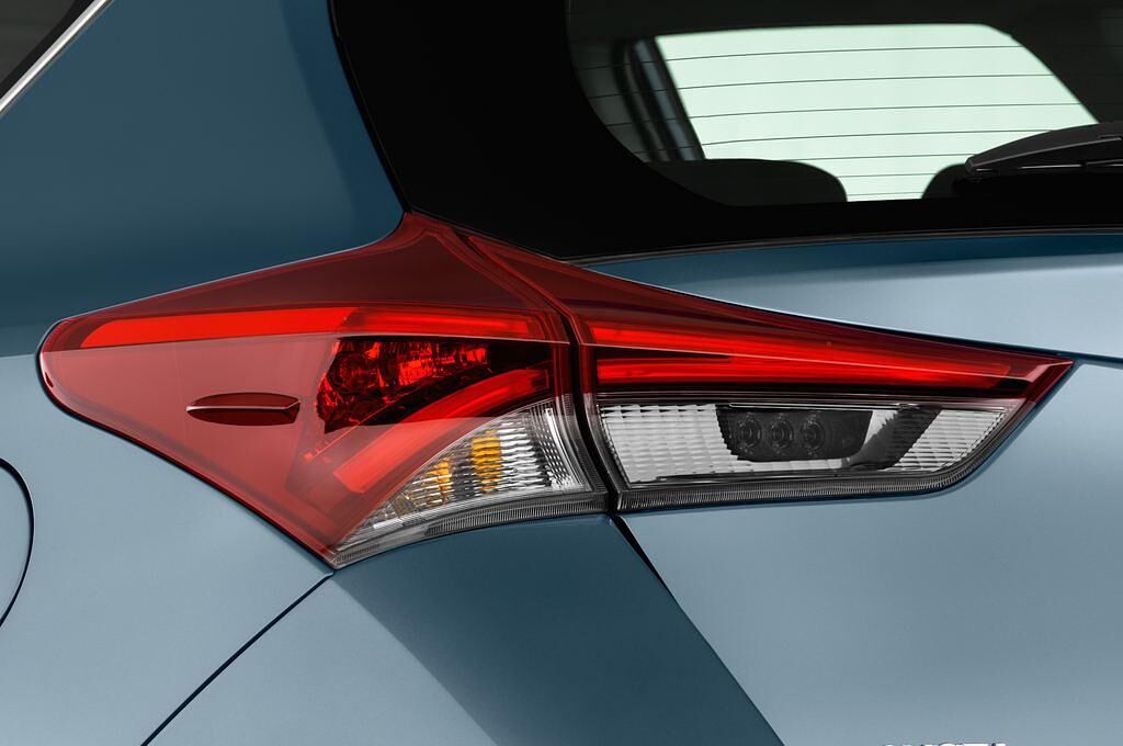 Toyota Auris (Baujahr 2015) Executive 5 Türen Rücklicht
