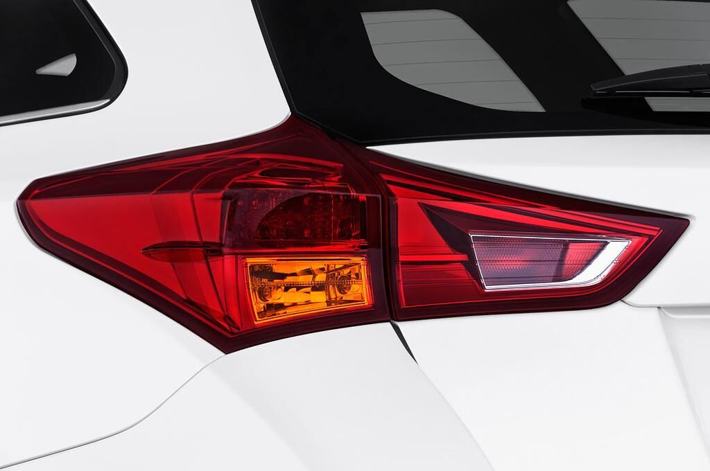 Toyota Auris Hybrid Touring Sports (Baujahr 2014) Executive 5 Türen Rücklicht