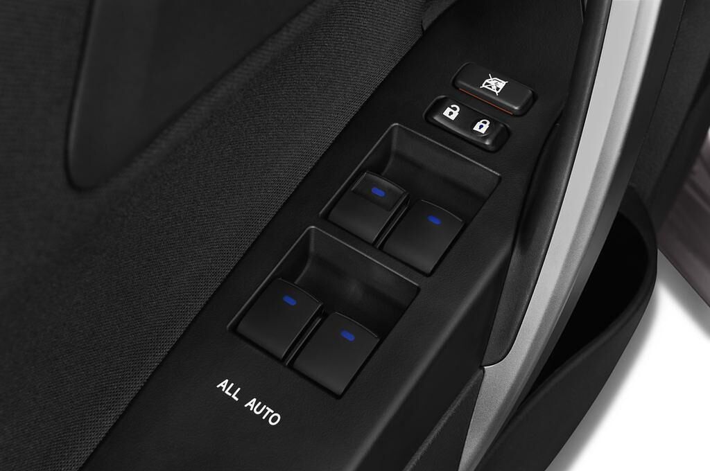 Toyota Auris Hybrid (Baujahr 2013) Executive 5 Türen Bedienungselemente Tür