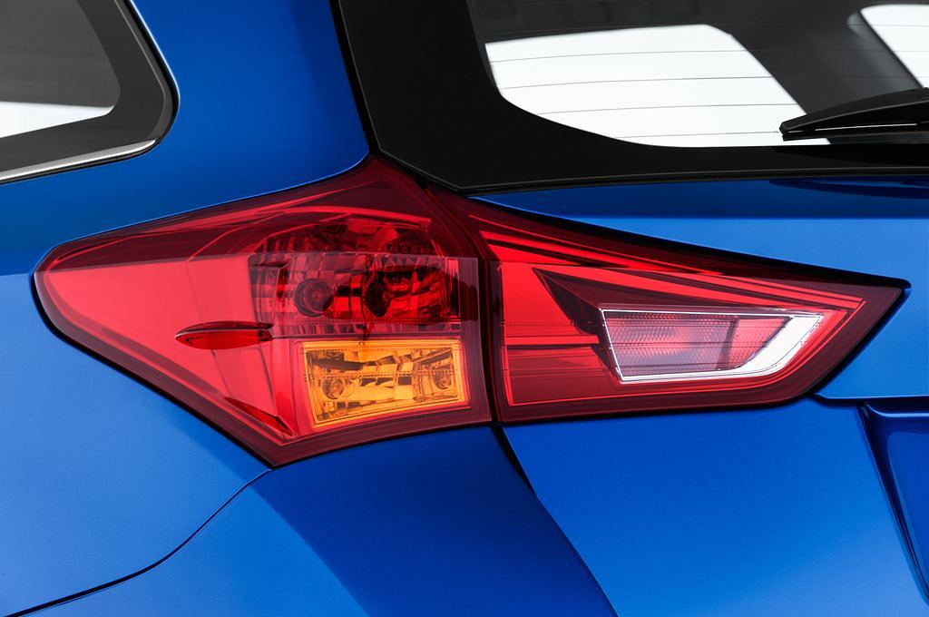 Toyota Auris Touring Sports (Baujahr 2013) Executive 5 Türen Rücklicht
