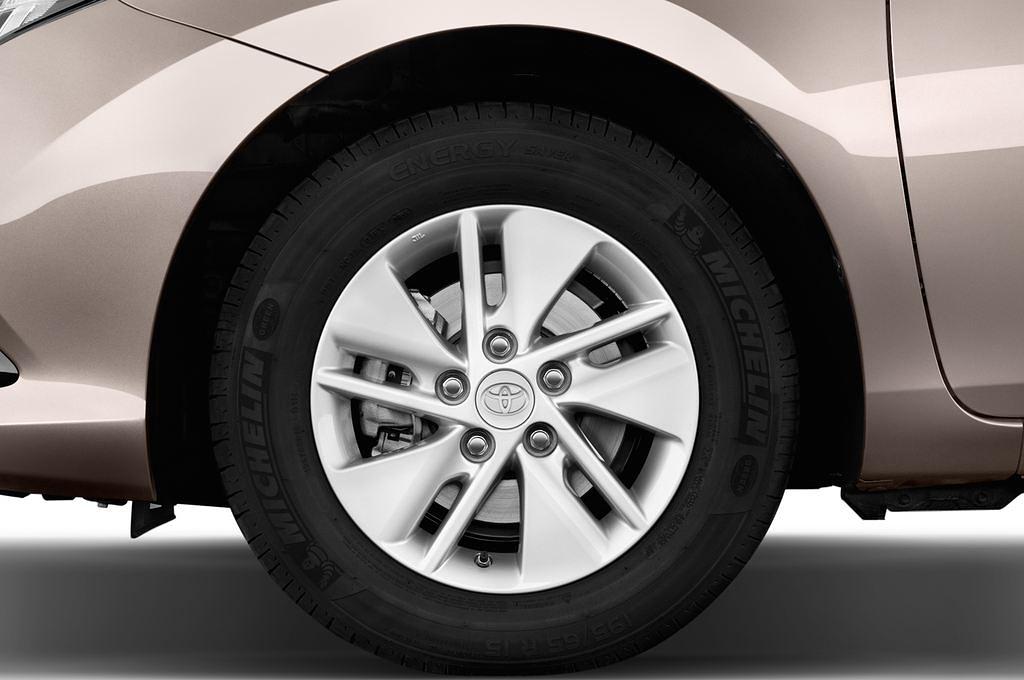 Toyota Auris Touring Sports (Baujahr 2015) Comfort 5 Türen Reifen und Felge