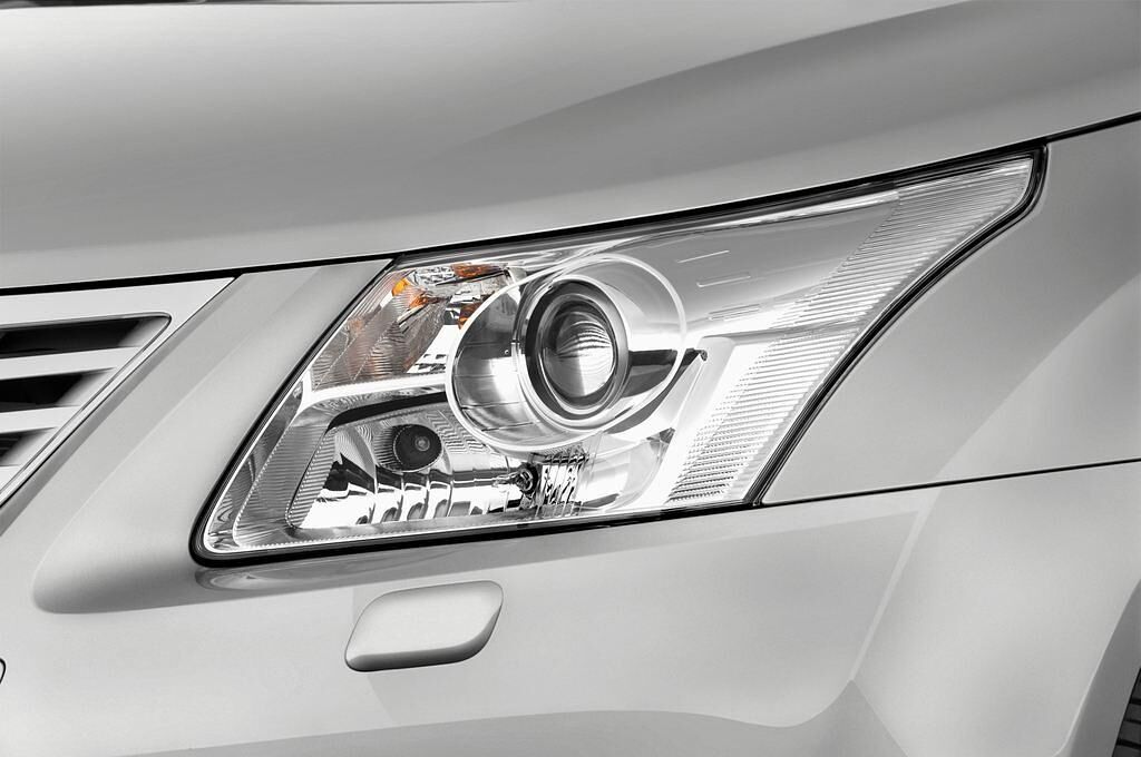 Toyota Avensis (Baujahr 2009) Executive 4 Türen Scheinwerfer