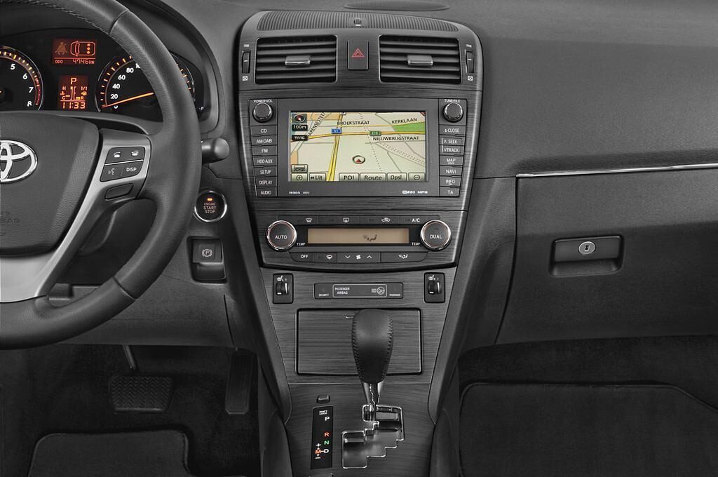 Toyota Avensis (Baujahr 2009) Executive 4 Türen Mittelkonsole