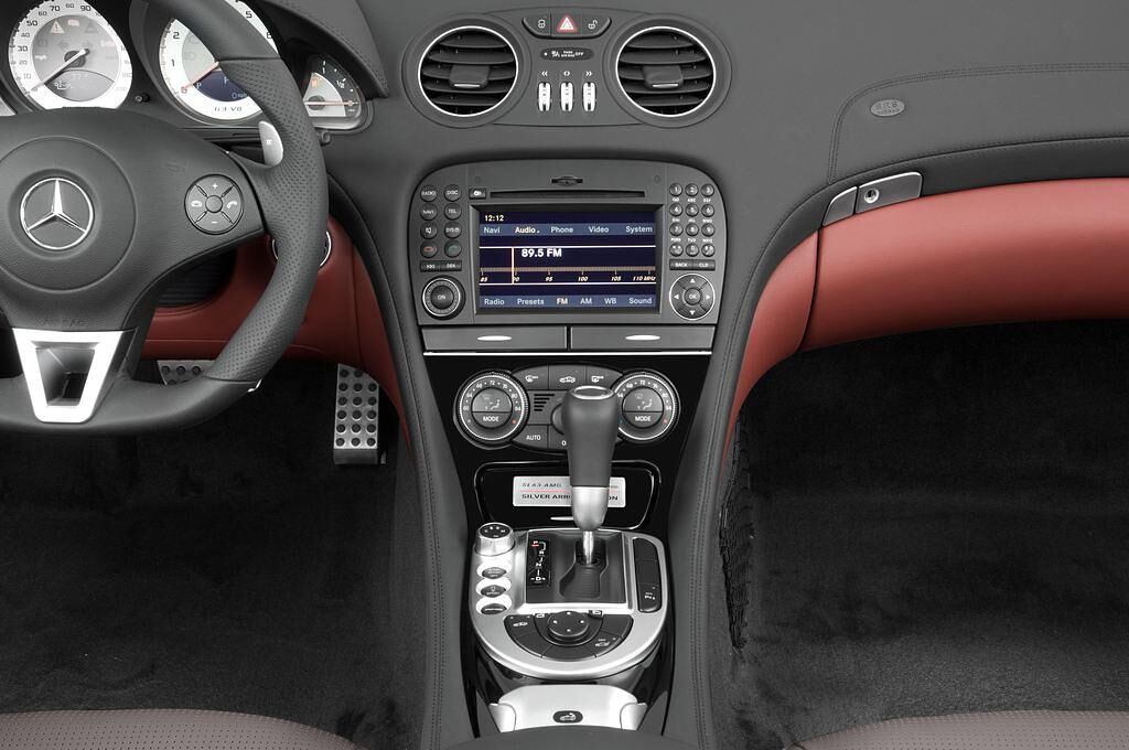 Mercedes SL-Class (Baujahr 2010) AMG 2 Türen Mittelkonsole