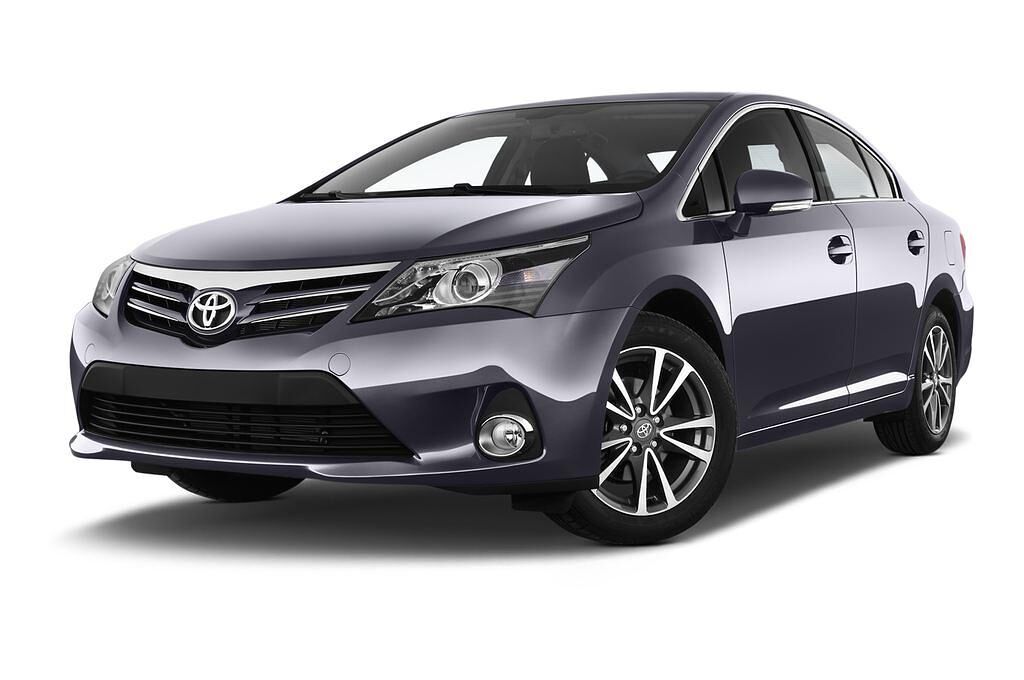 Toyota Avensis (Baujahr 2012) Life 4 Türen seitlich vorne mit Felge