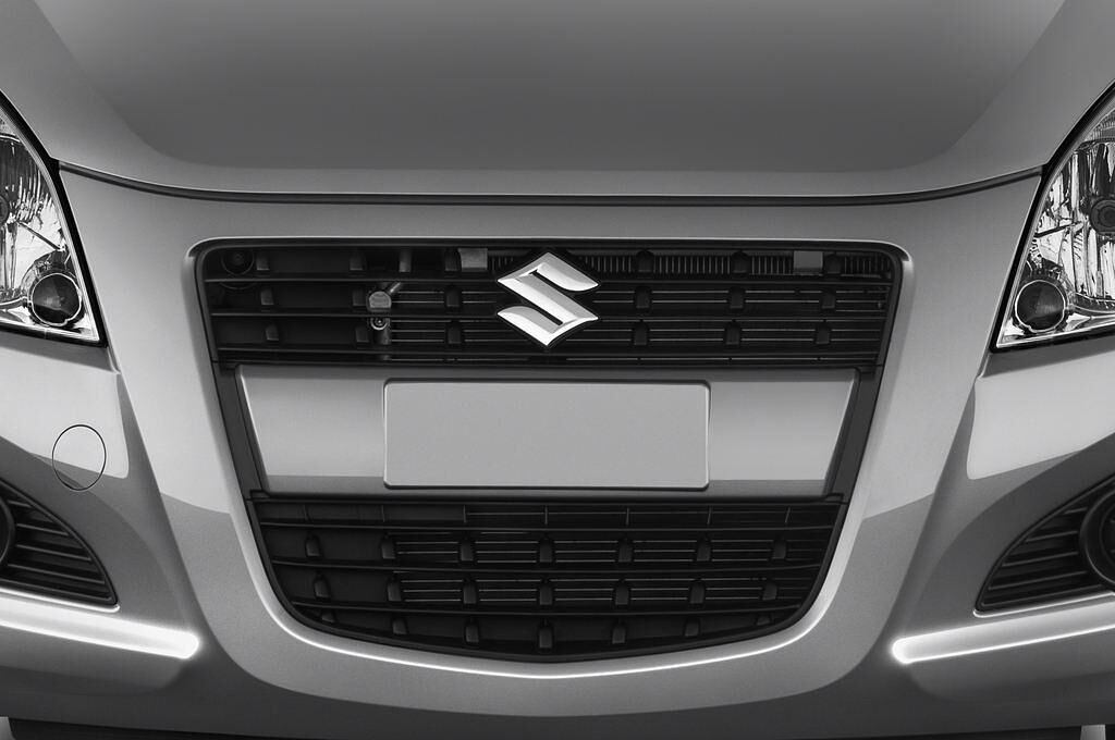 Suzuki Splash (Baujahr 2013) Club 5 Türen Kühlergrill und Scheinwerfer