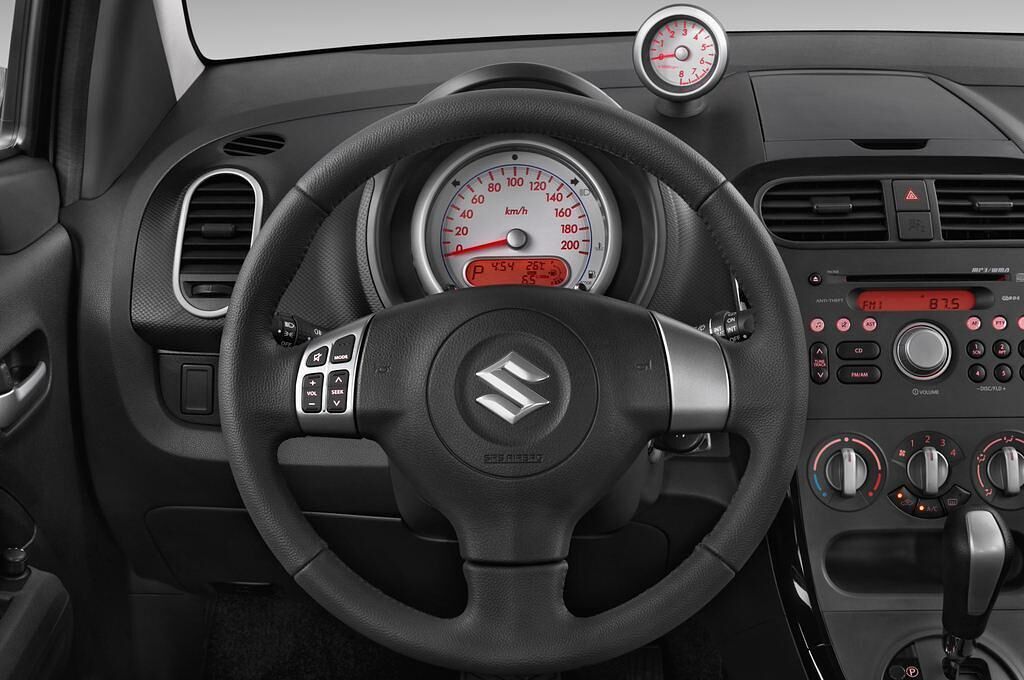 Suzuki Splash (Baujahr 2013) Club 5 Türen Lenkrad