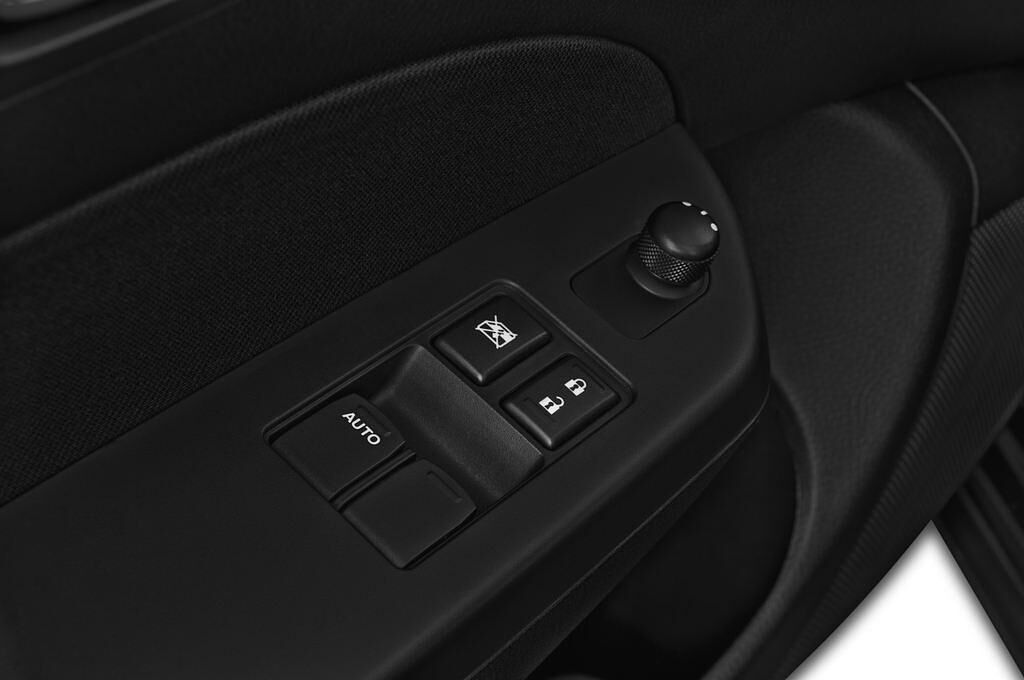 Suzuki Swift (Baujahr 2014) Club 3 Türen Bedienungselemente Tür
