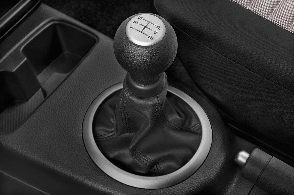 Suzuki SX4 Classic (Baujahr 2013) Club 5 Türen Schalthebel