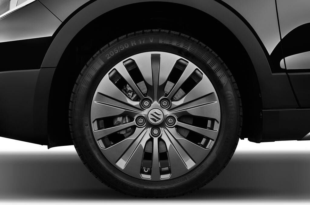 Suzuki SX4 S-Cross (Baujahr 2014) Comfort+ 5 Türen Reifen und Felge