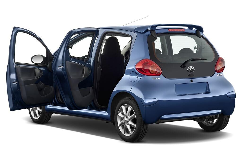 Toyota Aygo (Baujahr 2009) + 5 Türen Tür geöffnet
