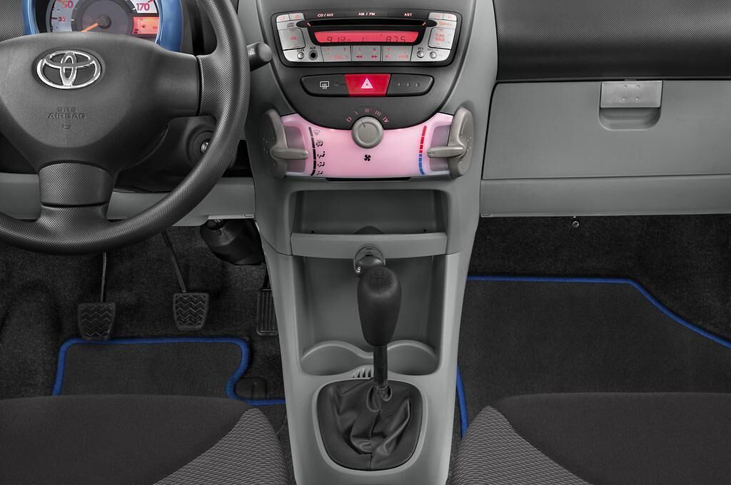 Toyota Aygo (Baujahr 2009) + 5 Türen Mittelkonsole