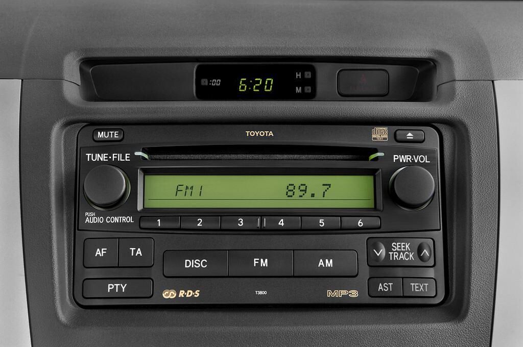 Toyota Hilux (Baujahr 2010) - 2 Türen Radio und Infotainmentsystem