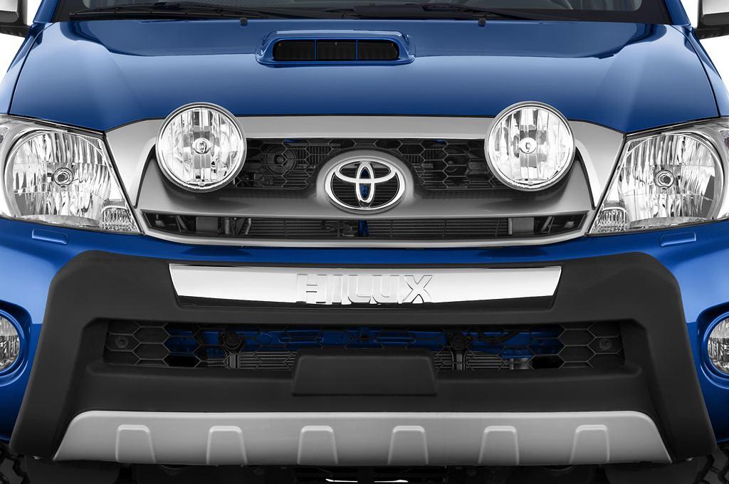 Toyota Hilux (Baujahr 2010) - 2 Türen Kühlergrill und Scheinwerfer