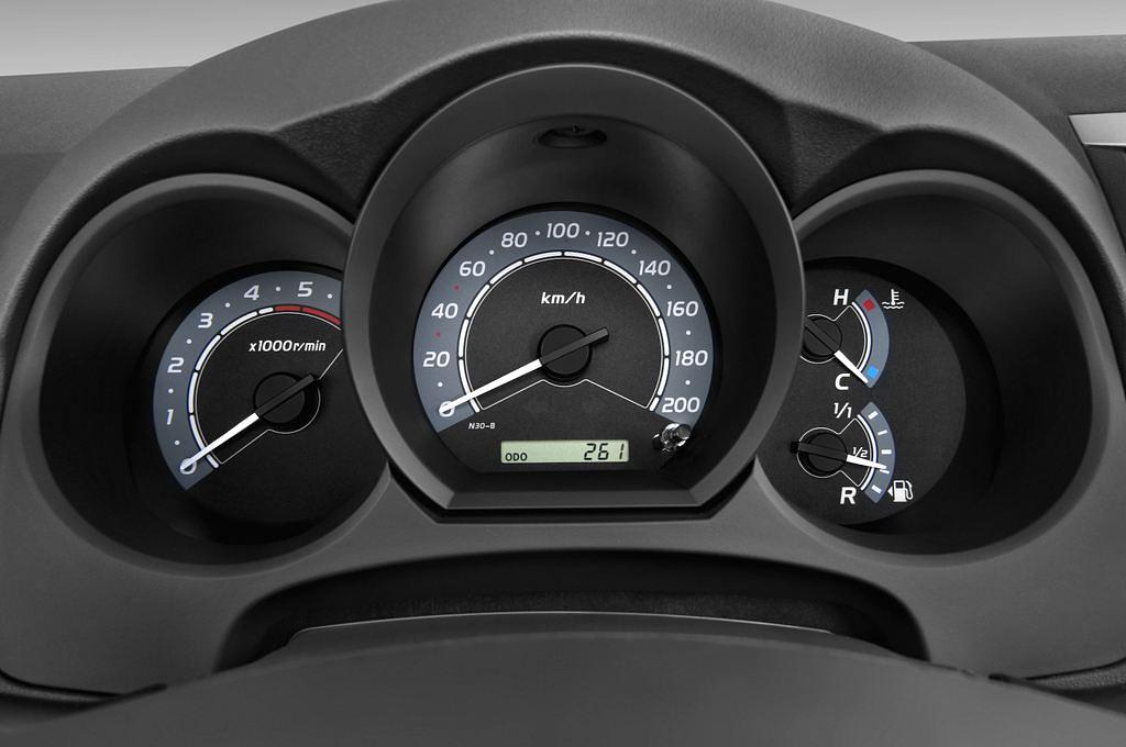 Toyota Hilux (Baujahr 2010) - 2 Türen Tacho und Fahrerinstrumente
