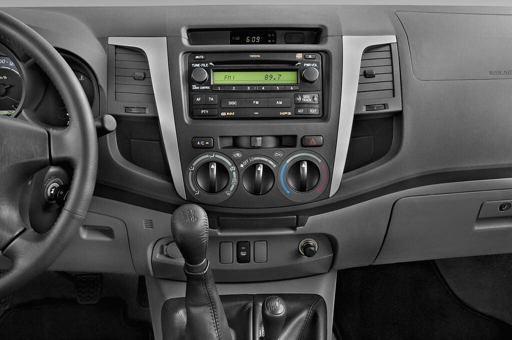 Toyota Hilux (Baujahr 2010) - 2 Türen Mittelkonsole