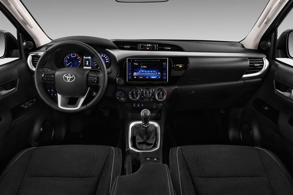 Toyota Hilux (Baujahr 2017) Duty Comfort 2 Türen Cockpit und Innenraum