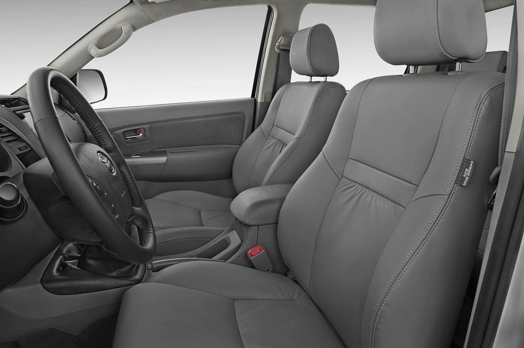 Toyota Hilux (Baujahr 2010) - 4 Türen Vordersitze