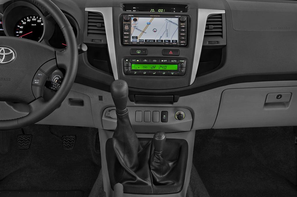 Toyota Hilux (Baujahr 2010) - 4 Türen Mittelkonsole