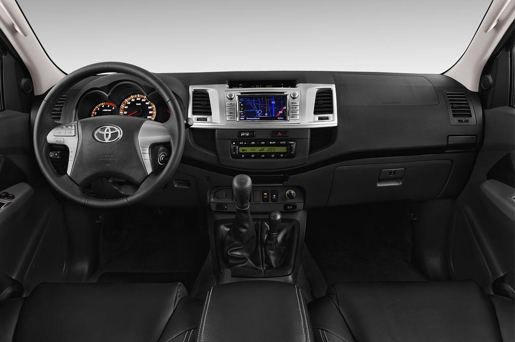 Toyota Hilux (Baujahr 2012) Executive 4 Türen Cockpit und Innenraum