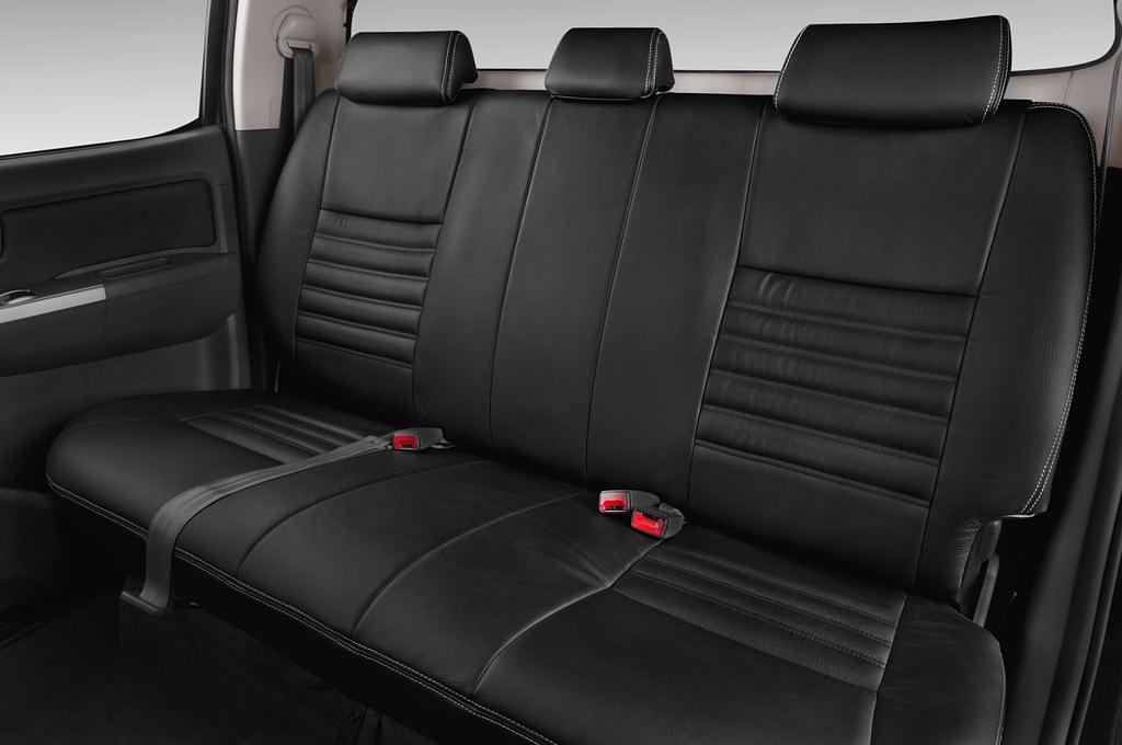 Toyota Hilux (Baujahr 2012) Executive 4 Türen Rücksitze