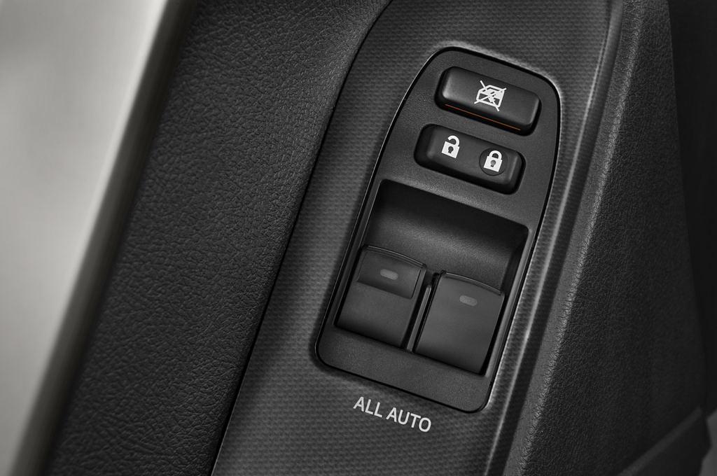 Toyota Landcruiser (Baujahr 2010) - 3 Türen Bedienungselemente Tür