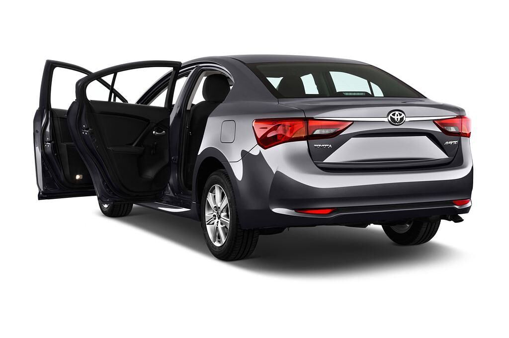 Toyota Avensis (Baujahr 2015) - 4 Türen Tür geöffnet