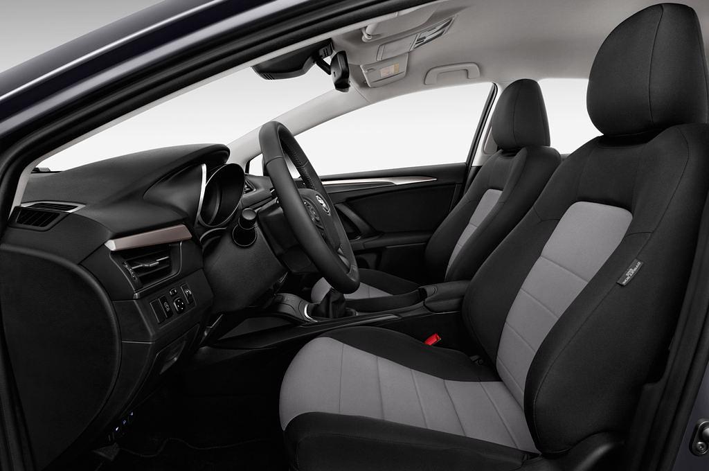 Toyota Avensis (Baujahr 2015) - 4 Türen Vordersitze