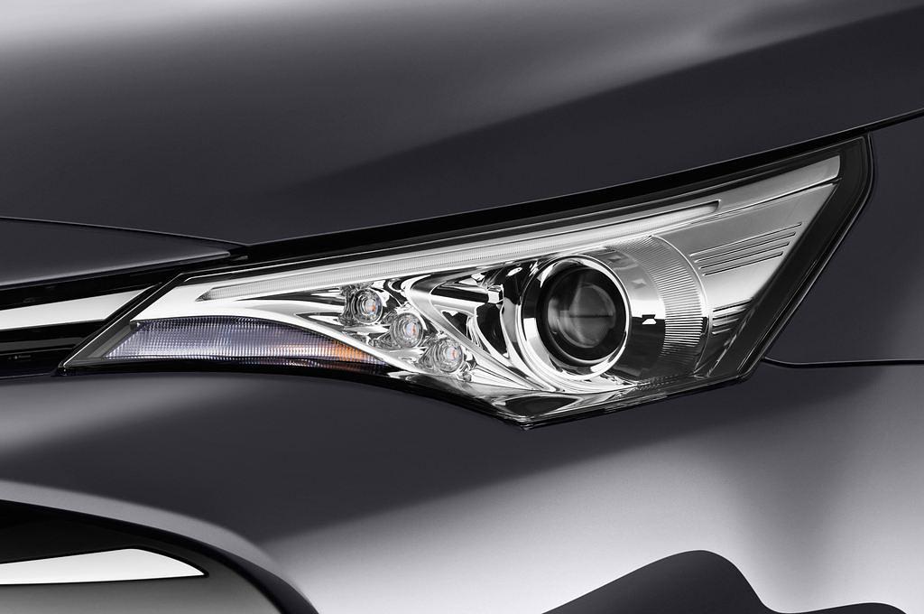 Toyota Avensis (Baujahr 2015) - 4 Türen Scheinwerfer