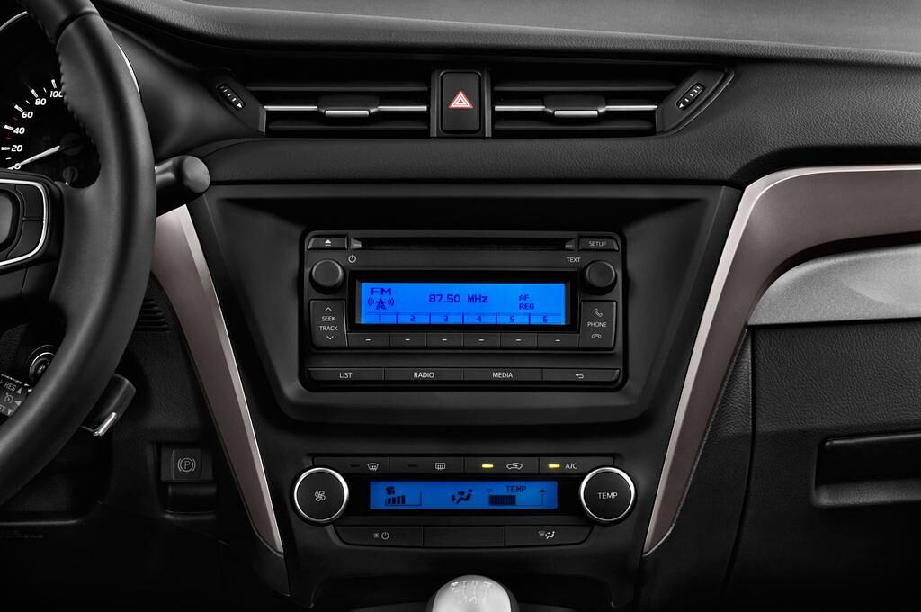 Toyota Avensis (Baujahr 2015) - 4 Türen Mittelkonsole